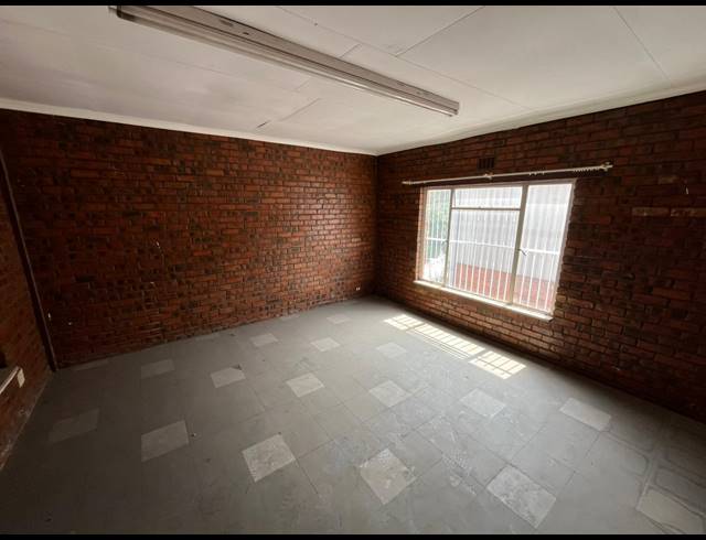 1,100M² WAREHOUSE FOR SALE IN NEW ERA
